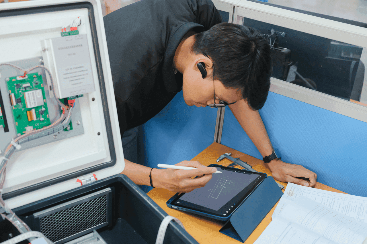 Qimtronics and Wakaf Salman Collaborate on EV Infrastructure Development